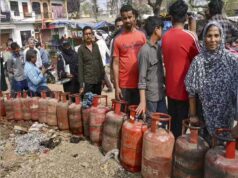 LPG संकट LIVE: रसोई गैस नहीं मिल रही, सिलेंडर ब्लैक मार्केट में 300 रुपये किलो