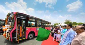जयपुर में 29 और भीलवाड़ा में 18 नई इलेक्ट्रिक बसों को मुख्यमंत्री भजनलाल शर्मा ने दिखाई हरी झंडी