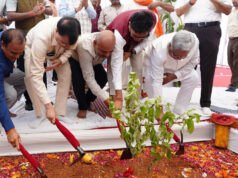 वाणिज्य एवं उद्योग मंत्री लखन लाल देवांगन तथा आवास एवं पर्यावरण मंत्री ओ.पी. चौधरी ने गारमेंट मैन्युफैक्चरिंग यूनिट का किया भूमिपूजन