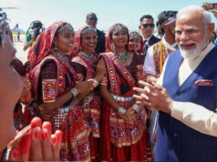 तीन दिवसीय दौरे पर सेशल्स पहुंचे PM मोदी, राष्ट्रपति पैट्रिक हर्मिनी ने किया भव्य स्वागत