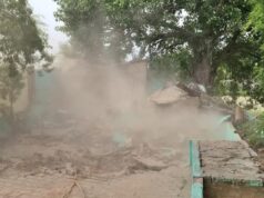 संभल में बुलडोजर एक्शन: खेड़ेश्वर महादेव मंदिर के पास बनी अवैध मजार हटाई गई