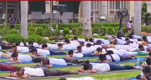 AIIMS में योग दिवस का आयोजन, डॉक्टरों और मरीजों ने मिलकर किया योग