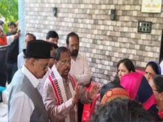 नौगई ट्रिपल मर्डर पीड़ितों से मिले विक्रमादित्य, आरोपियों के एनकाउंटर और संपत्ति कुर्की की मांग