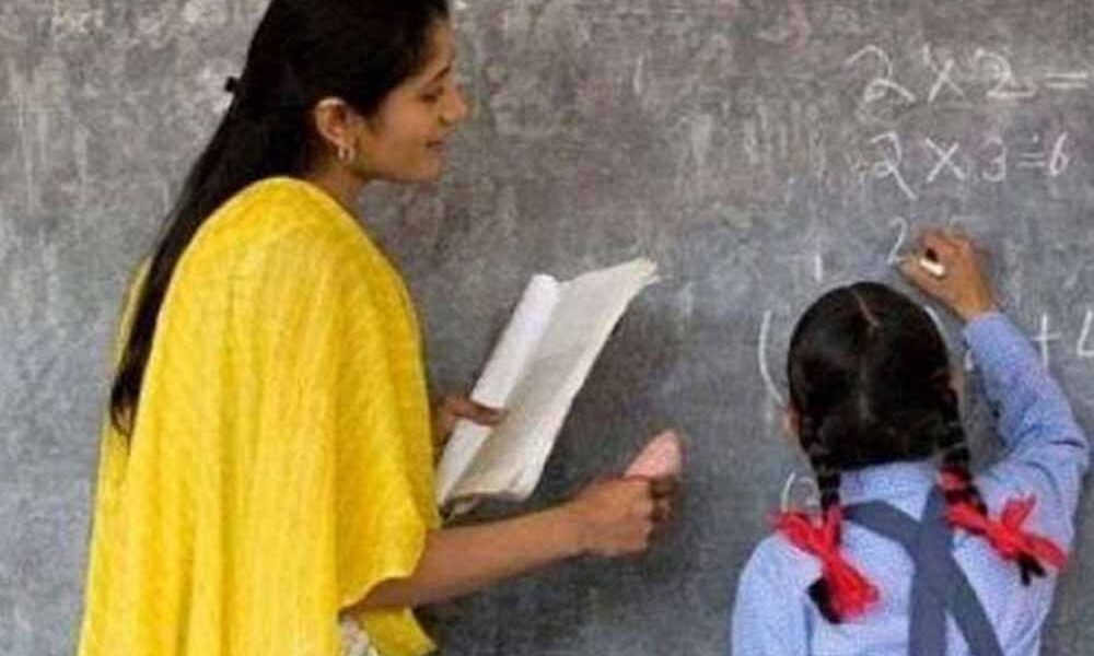 नई शाला में ज्वाइनिंग नहीं देने पर शिक्षक पदच्युत, स्कूल मर्जर आदेश की अवहेलना पड़ी भारी