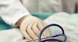 विदेशी डॉक्टरों को प्रैक्टिस की अनुमति पर स्वास्थ्य मंत्री का पलटवार, बोले- बयानबाजी छोड़ छत्तीसगढ़ की भी करें चिंता