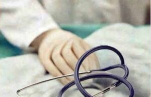 विदेशी डॉक्टरों को प्रैक्टिस की अनुमति पर स्वास्थ्य मंत्री का पलटवार, बोले- बयानबाजी छोड़ छत्तीसगढ़ की भी करें चिंता