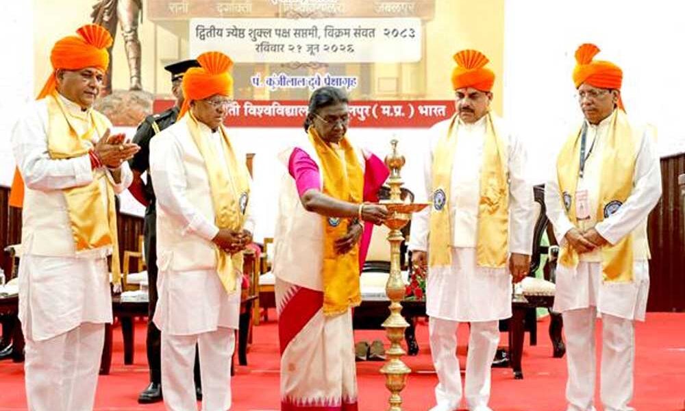 भारतीय संस्कृति, परंपरा और भाषाओं के प्रति सम्मान का भाव विकसित करना विश्वविद्यालयों की महत्वपूर्ण जिम्मेदारी : राष्ट्रपति मुर्मु