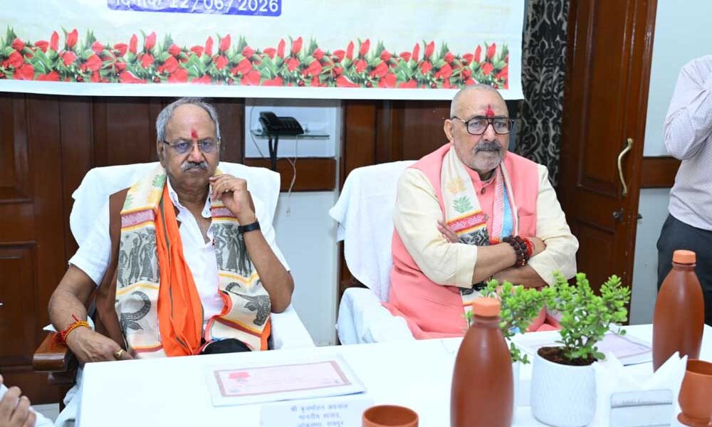 रेशम, खादी और हथकरघा क्षेत्र को नई दिशा: केंद्रीय वस्त्र मंत्री गिरिराज सिंह ने दिए महत्वपूर्ण निर्देश
