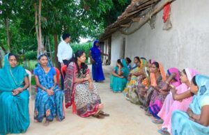 मंत्री लक्ष्मी राजवाड़े ने किया जनसंपर्क, ग्रामीणों की समस्याओं के त्वरित समाधान के दिए निर्देश
