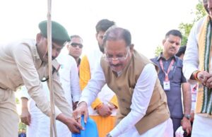 मुख्यमंत्री विष्णु देव साय ने ‘एक पेड़ मां के नाम’ अभियान के तहत किया पीपल का पौधारोपण