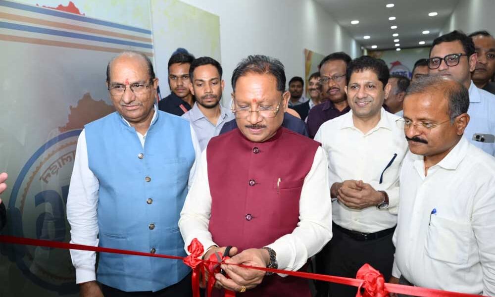 छत्तीसगढ़: मुख्यमंत्री विष्णुदेव साय ने 'सीएम हेल्पलाइन 1076' का किया औचक निरीक्षण, सुशासन पर दिया जोर