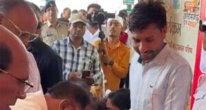 द्रनाहू कुर्मी-क्षत्रिय समाज के केंद्रीय अधिवेशन में मुख्यमंत्री ने बच्चों को कराया स्वर्णप्राशन