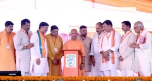 किसी ने उत्सव के रंग में भंग डाला तो वर्तमान के साथ भविष्य भी स्वाहा हो जाएगा: मुख्यमंत्री