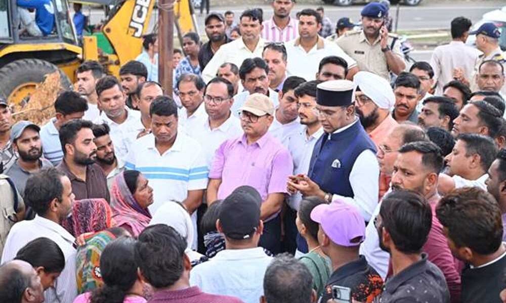 मंत्री सारंग ने सड़क निर्माण के साथ प्रभावित परिवारों के पुनर्वास की बनाई राह
