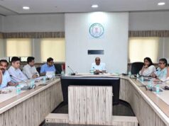 मुख्य सचिव ने सीएम हेल्पलाइन में संवेदनशीलता से काम करने के दिए निर्देश
