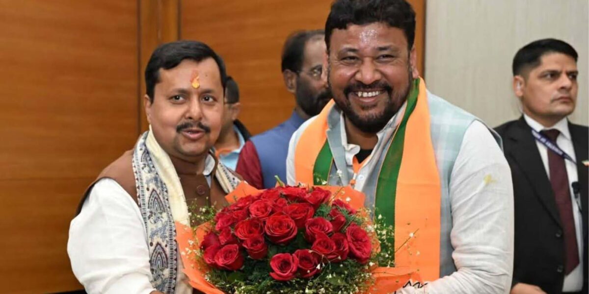 बांकीपुर उपचुनाव: बीजेपी उम्मीदवार अभिषेक सिन्हा ने भरा नामांकन, NDA नेताओं ने दिखाई ताकत