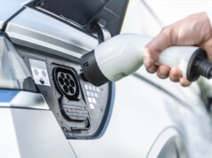 EV Charging Alert: भारत के 45% घर इलेक्ट्रिक कार चार्जिंग के लिए अनफिट, लापरवाही से लग सकती है आग