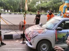 गोमाता को राष्ट्र माता दर्जा दिलाने निकले नरेंद्र, दांतों से खींची 12 क्विंटल कार