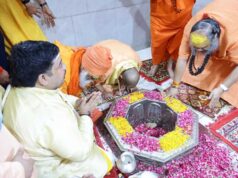 मुख्यमंत्री योगी ने श्री दूधेश्वरनाथ महादेव मठ मंदिर में किया जलाभिषेक, प्रदेश में सुख-समृद्धि एवं लोकमंगल की कामना की