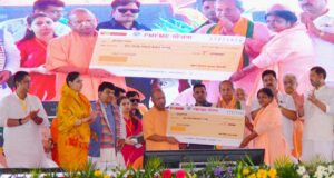 मुख्यमंत्री ने विभिन्न योजनाओं के लाभार्थियों को किया सम्मानित