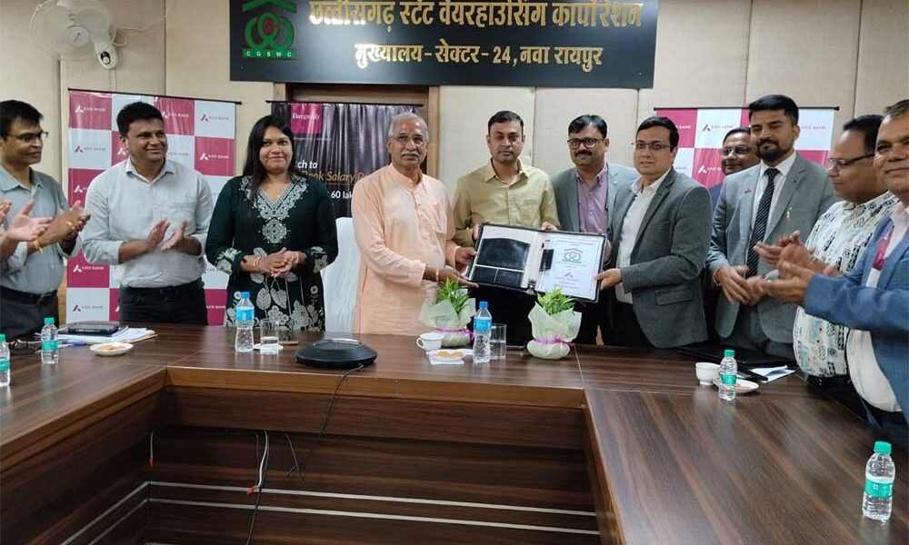 छत्तीसगढ़ स्टेट वेयरहाउसिंग कार्पोरेशन के कर्मचारियों को उपहार