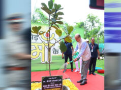 राज्यपाल ने ‘एक पेड़ मां के नाम’ अभियान के तहत लगाया पौधा