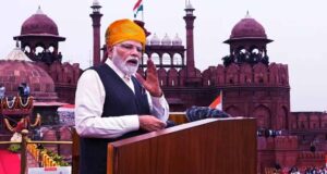लाल किले पर सबसे ज्यादा बार तिरंगा किस प्रधानमंत्री ने फहराया? जानें नेहरू, इंदिरा और मोदी का रिकॉर्ड