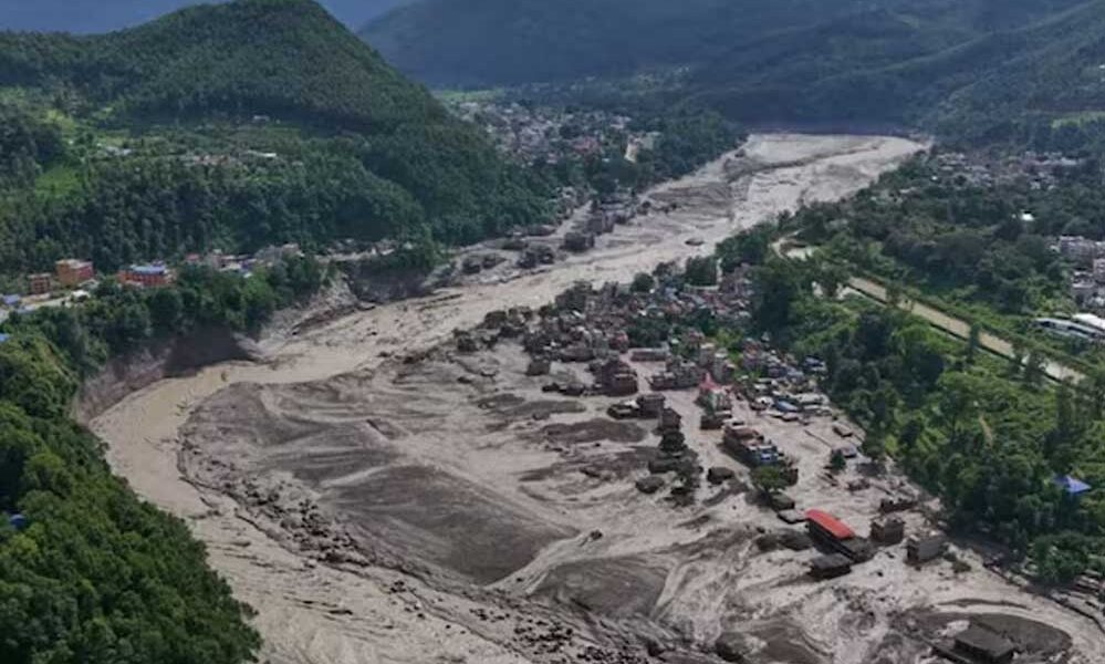 भोटेकोशी नदी में फिर बढ़ा जलस्तर, नेपाल में नई आपदा की आहट; कई इलाकों में अलर्ट