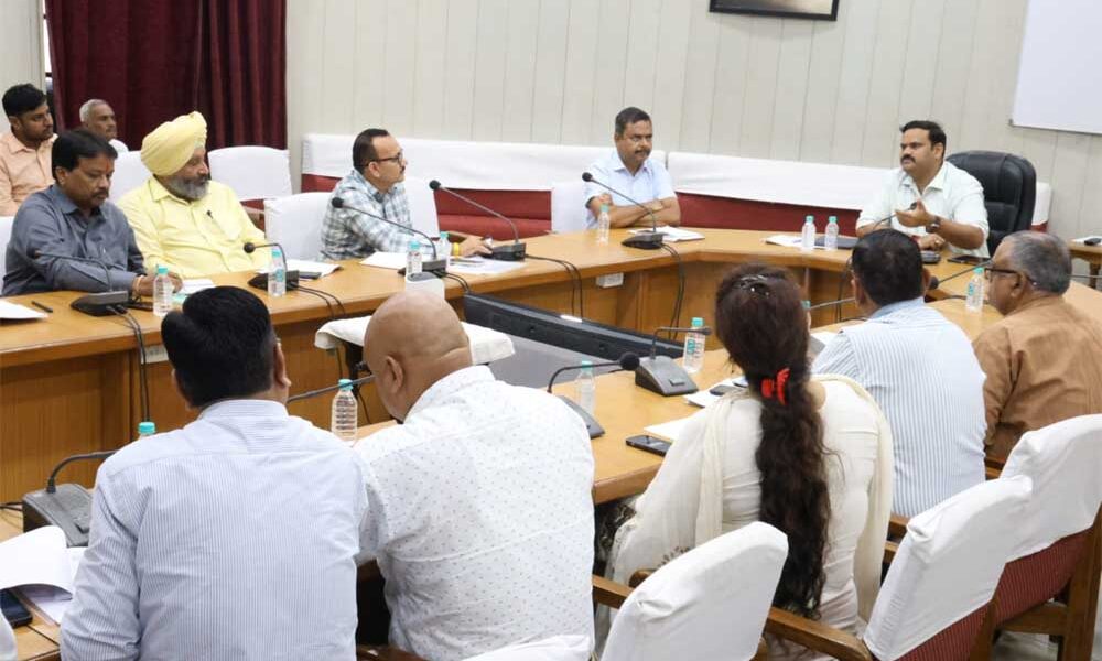 श्रमिकों का कल्याण मध्यप्रदेश के समावेशी और सशक्त विकास की आधारशिला : संभाग आयुक्त कर्मवीर शर्मा