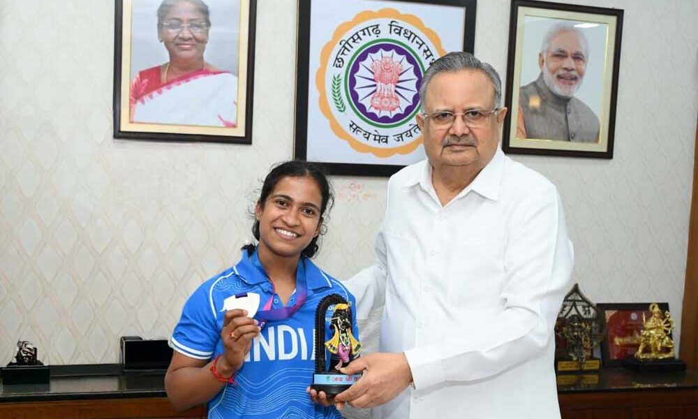राजनांदगांव की बेटी ज्ञानेश्वरी यादव ने कॉमनवेल्थ गेम्स 2026 में जीता रजत पदक, विधानसभा अध्यक्ष डॉ. रमन सिंह ने दी बधाई