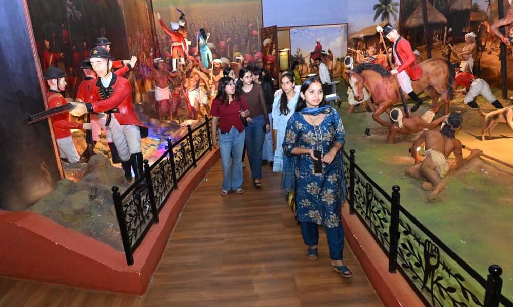 देश-विदेश के पर्यटक आ रहे हैं जनजातीय संग्रहालय, उद्देश्य हो रहा सार्थक