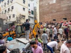 दिल्ली के सत्य निकेतन में 5 मंजिला इमारत भरभराकर गिरी, 6 की मौत; CCTV में कैद हुआ हादसा