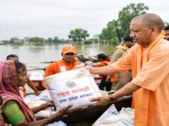 बाढ़ प्रभावितों के साथ खड़ी योगी सरकार, राहत अभियानों के तहत 3.36 लाख लंच पैकेट वितरित