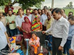 योगी सरकार की संवेदनशील पहल, डीएम खुद ट्राइसिकिल लेकर पहुंचे रागिनी के दरवाजे