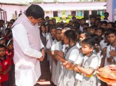 मुख्यमंत्री डॉ. यादव काफिला रुकवाकर पहुंचे स्कूल बच्चों से किया आत्मीय संवाद