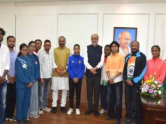 राज्यपाल रमेन डेका से प्रदेश के उत्कृष्ट खिलाड़ियों ने की सौजन्य भेंट