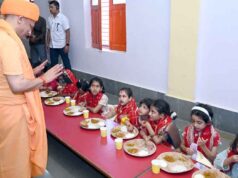 बेटियों के पांव पखार सीएम योगी ने की मातृ शक्ति की आराधना