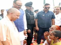 योगी सरकार के निर्देश पर लखनऊ के बाढ़ प्रभावित क्षेत्रों में राहत कार्य युद्धस्तर पर जारी