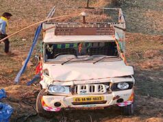 बस्तर नेशनल हाईवे पर झीरम घाटी में पलटा पिकअप, 1 की मौत और 16 घायल