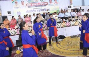 नुक्कड़ नाटक के जरिए पहुँचाया जनकल्याणकारी योजनाओं का संदेश