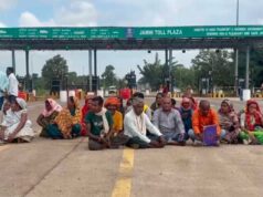 टोल वसूली के खिलाफ 12 पंचायतों का हल्लाबोल, ग्रामीणों ने जमही टोल प्लाजा पर किया चक्काजाम