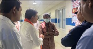 उप मुख्यमंत्री विजय शर्मा ने अस्पताल पहुंचकर जाना सड़क हादसे में घायलों का हाल